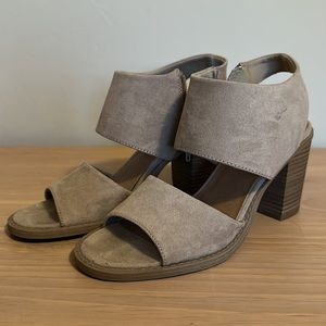 Medium / low heel  size 6.5